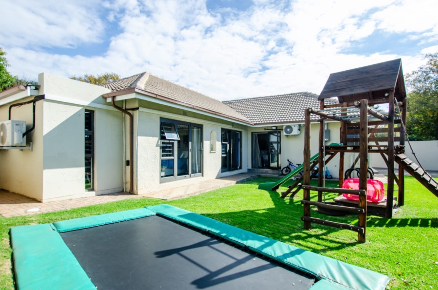 4 Bedroom Property for Sale in Buurendal Gauteng