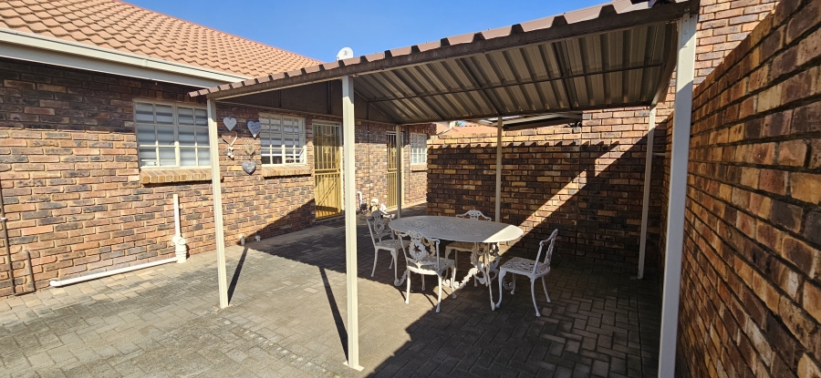 2 Bedroom Property for Sale in Three Rivers Gauteng