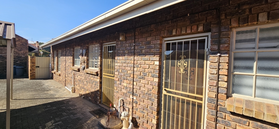 2 Bedroom Property for Sale in Three Rivers Gauteng