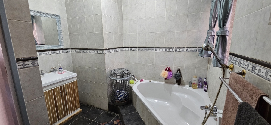 4 Bedroom Property for Sale in Three Rivers Gauteng