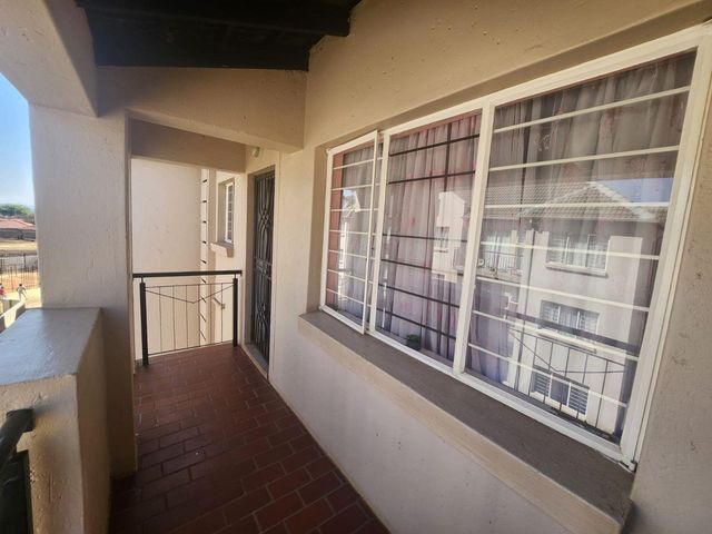 To Let 2 Bedroom Property for Rent in Klippoortje Gauteng