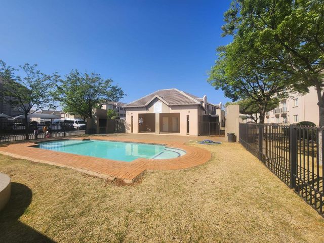 To Let 2 Bedroom Property for Rent in Klippoortje Gauteng