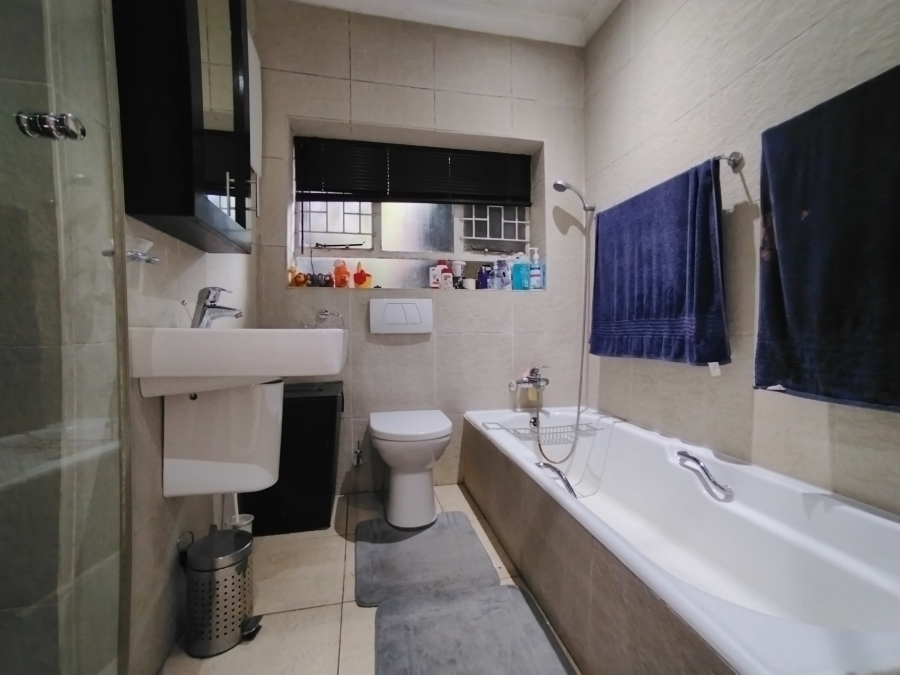 3 Bedroom Property for Sale in Lukasrand Gauteng