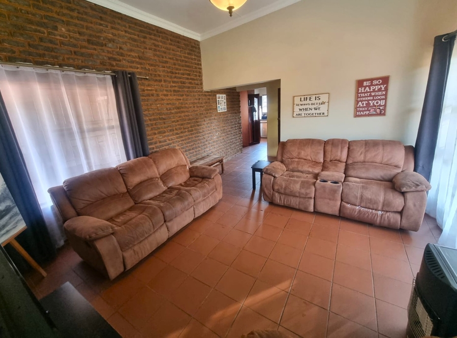 To Let 3 Bedroom Property for Rent in Waverley Gauteng
