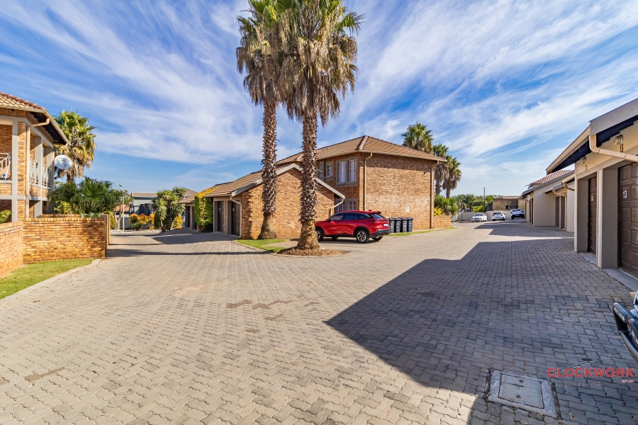 2 Bedroom Property for Sale in Greenstone Hill Gauteng