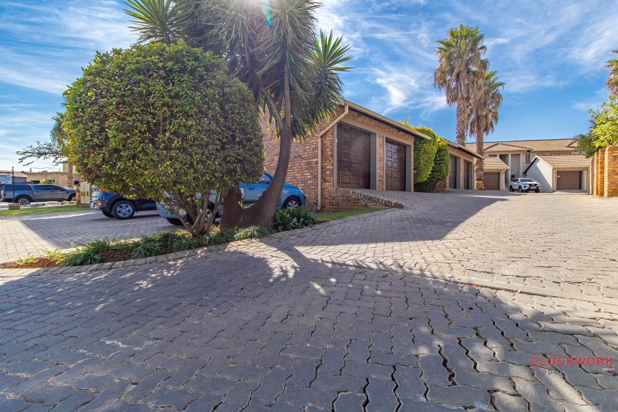 2 Bedroom Property for Sale in Greenstone Hill Gauteng