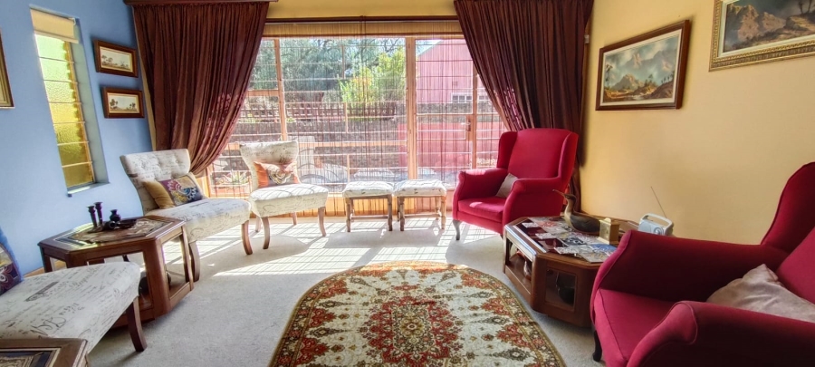 4 Bedroom Property for Sale in Helikonpark Gauteng
