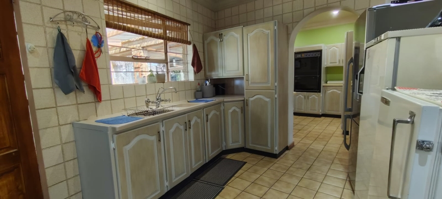 4 Bedroom Property for Sale in Helikonpark Gauteng