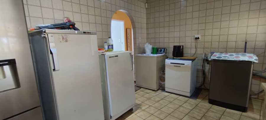4 Bedroom Property for Sale in Helikonpark Gauteng