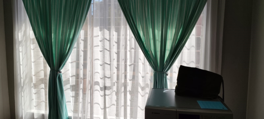 4 Bedroom Property for Sale in Helikonpark Gauteng