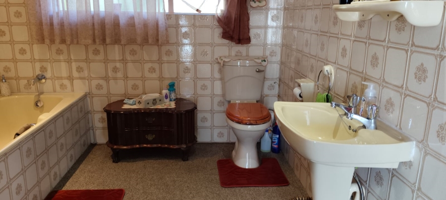 4 Bedroom Property for Sale in Helikonpark Gauteng