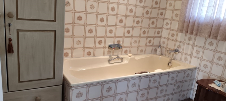 4 Bedroom Property for Sale in Helikonpark Gauteng