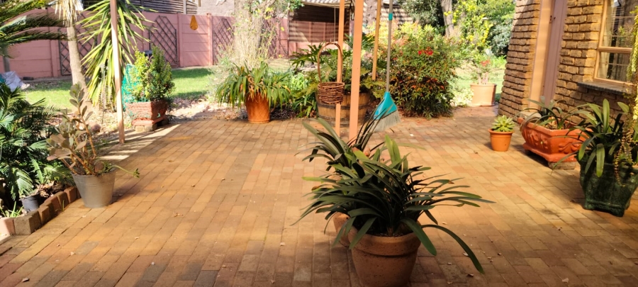 4 Bedroom Property for Sale in Helikonpark Gauteng