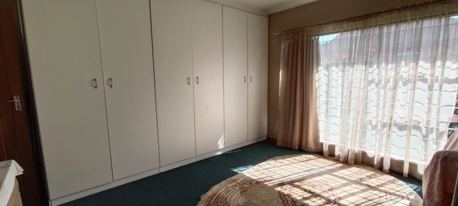 4 Bedroom Property for Sale in Helikonpark Gauteng