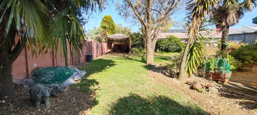 4 Bedroom Property for Sale in Helikonpark Gauteng