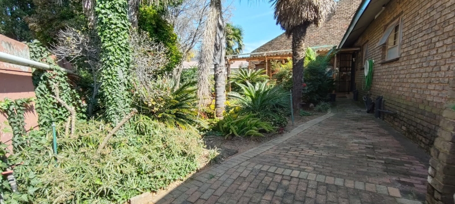 4 Bedroom Property for Sale in Helikonpark Gauteng