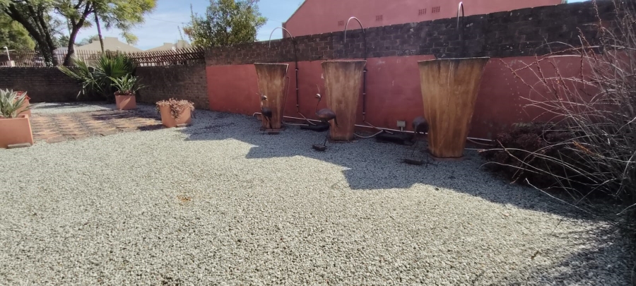 4 Bedroom Property for Sale in Helikonpark Gauteng