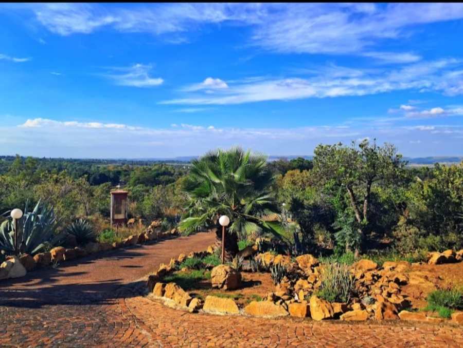 Commercial Property for Sale in Zwavelpoort Gauteng