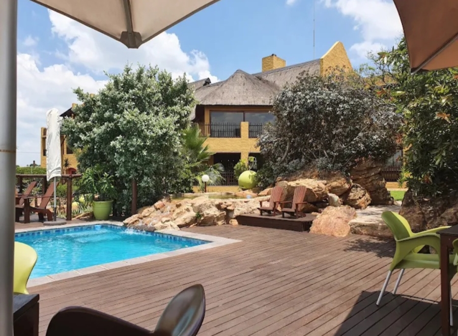 Commercial Property for Sale in Zwavelpoort Gauteng