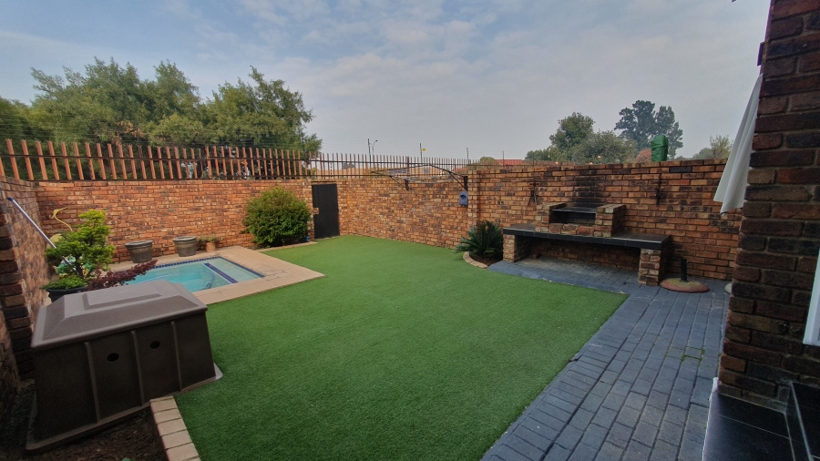 3 Bedroom Property for Sale in Brackenhurst Gauteng