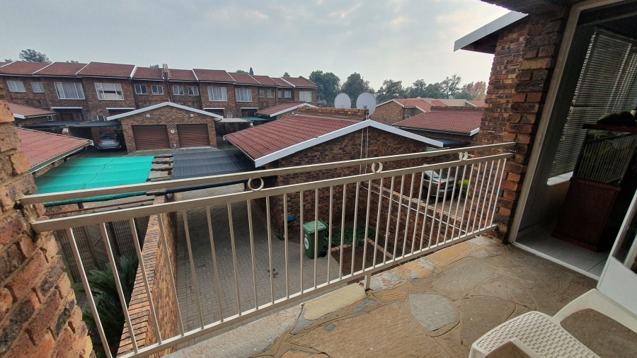 3 Bedroom Property for Sale in Brackenhurst Gauteng