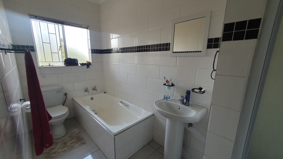 3 Bedroom Property for Sale in Brackenhurst Gauteng