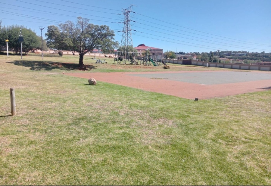 2 Bedroom Property for Sale in Mondeor Gauteng