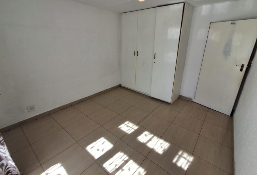 2 Bedroom Property for Sale in Mondeor Gauteng