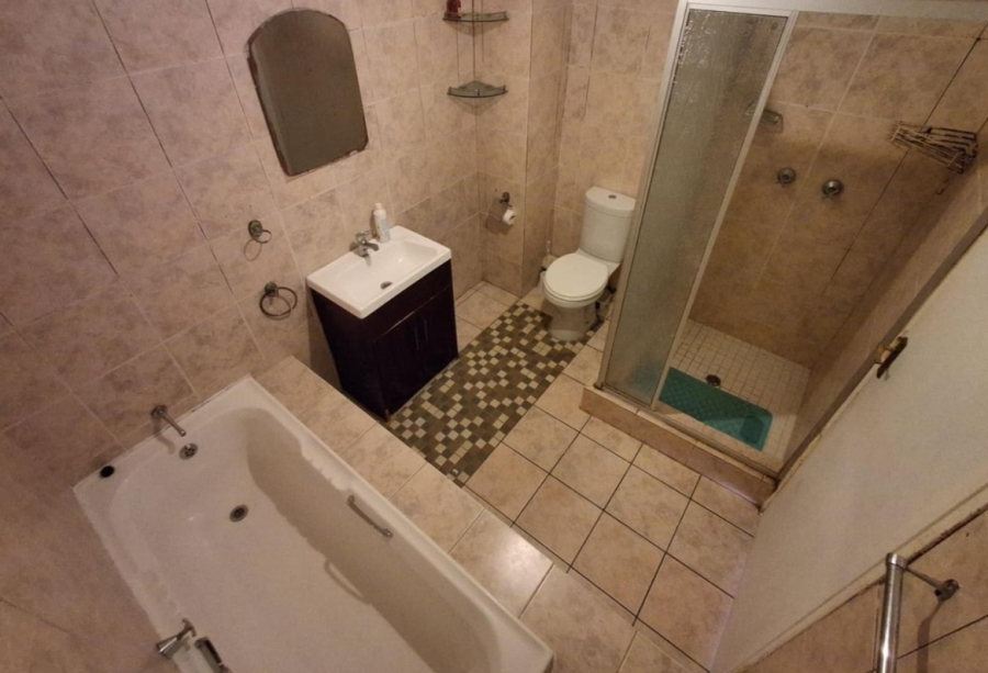 2 Bedroom Property for Sale in Mondeor Gauteng