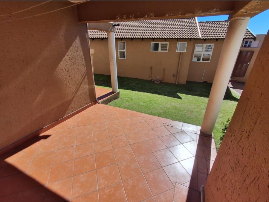 2 Bedroom Property for Sale in Mondeor Gauteng