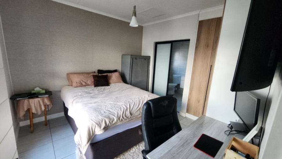 To Let 1 Bedroom Property for Rent in Waterfall Gauteng