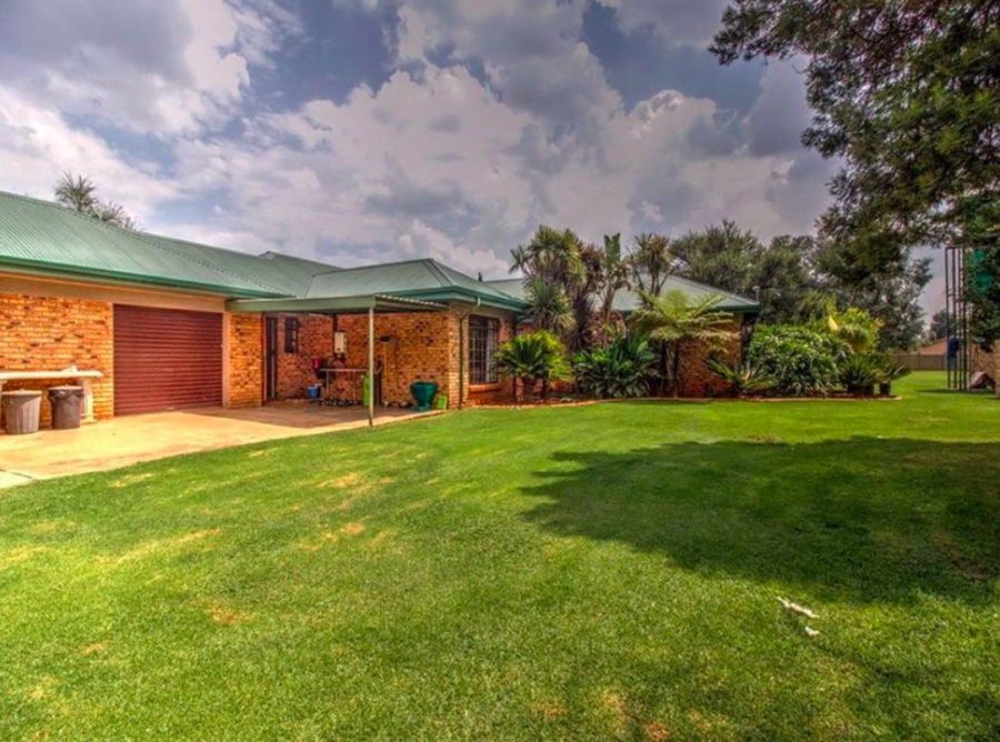 4 Bedroom Property for Sale in Bredell Gauteng