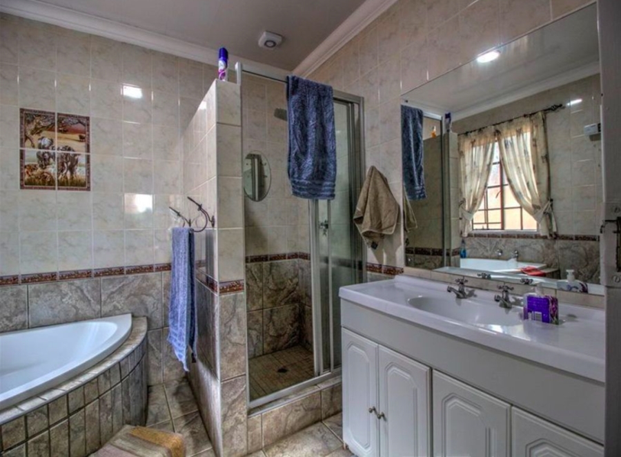 4 Bedroom Property for Sale in Bredell Gauteng