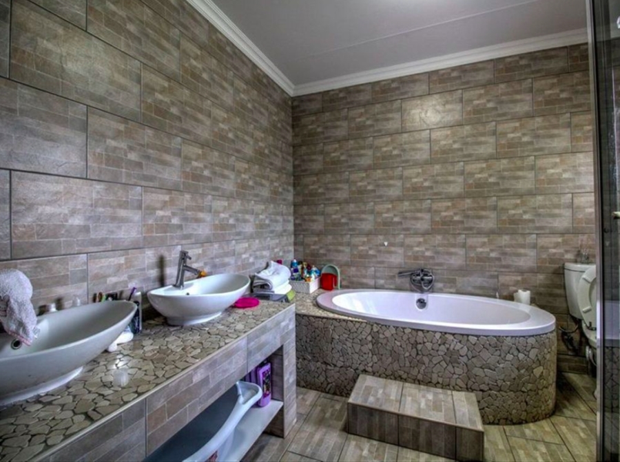4 Bedroom Property for Sale in Bredell Gauteng