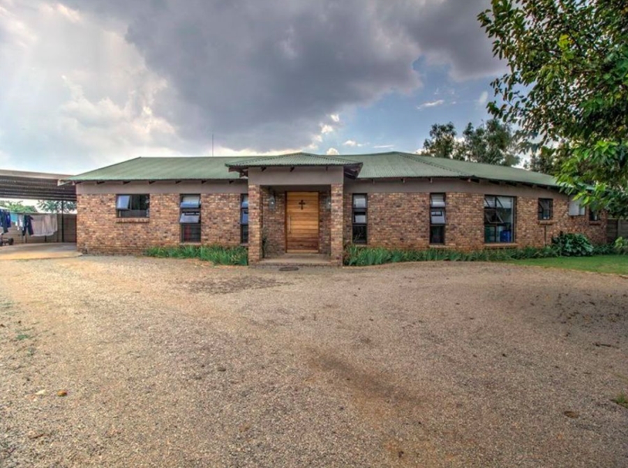 4 Bedroom Property for Sale in Bredell Gauteng