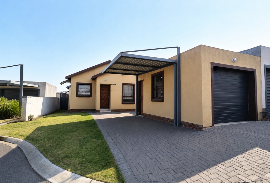3 Bedroom Property for Sale in Kosmosdal Gauteng