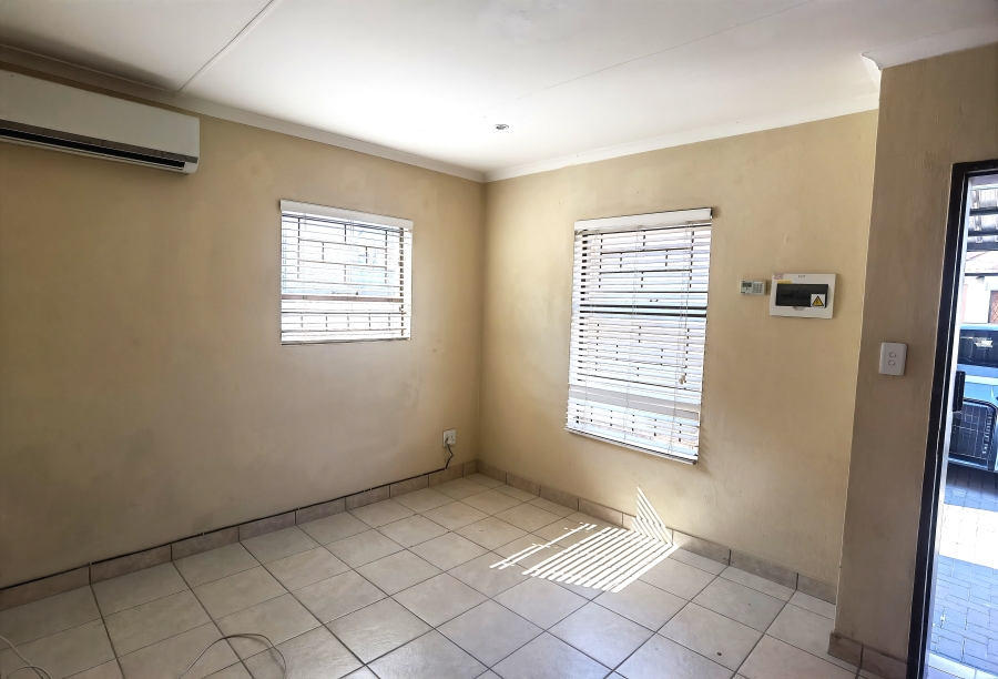 3 Bedroom Property for Sale in Kosmosdal Gauteng