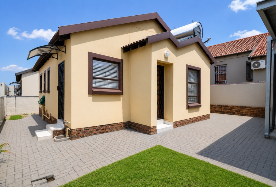 3 Bedroom Property for Sale in Kosmosdal Gauteng