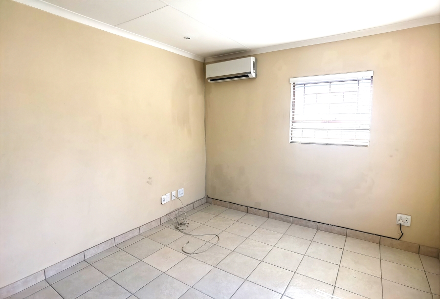 3 Bedroom Property for Sale in Kosmosdal Gauteng