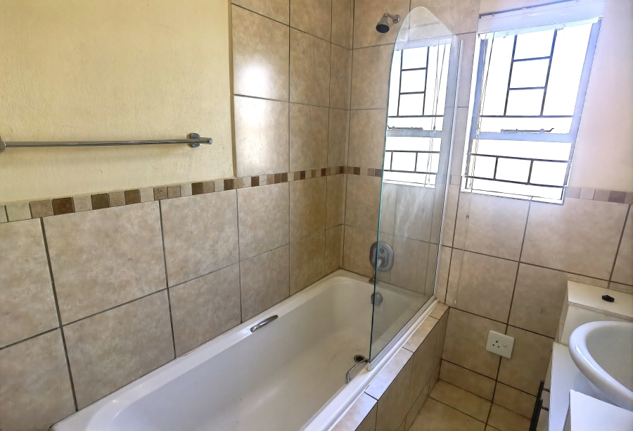 3 Bedroom Property for Sale in Kosmosdal Gauteng