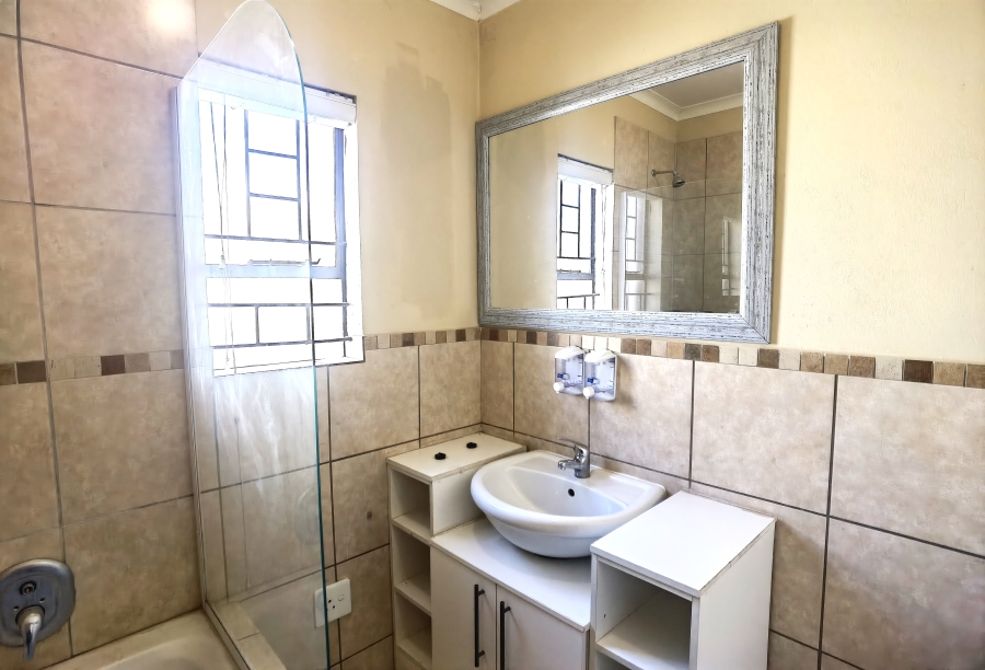 3 Bedroom Property for Sale in Kosmosdal Gauteng