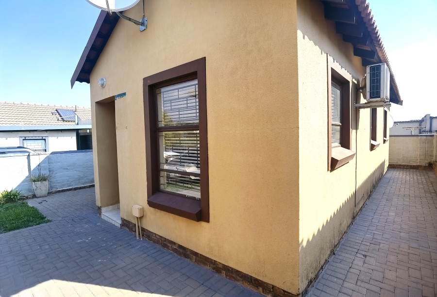 3 Bedroom Property for Sale in Kosmosdal Gauteng