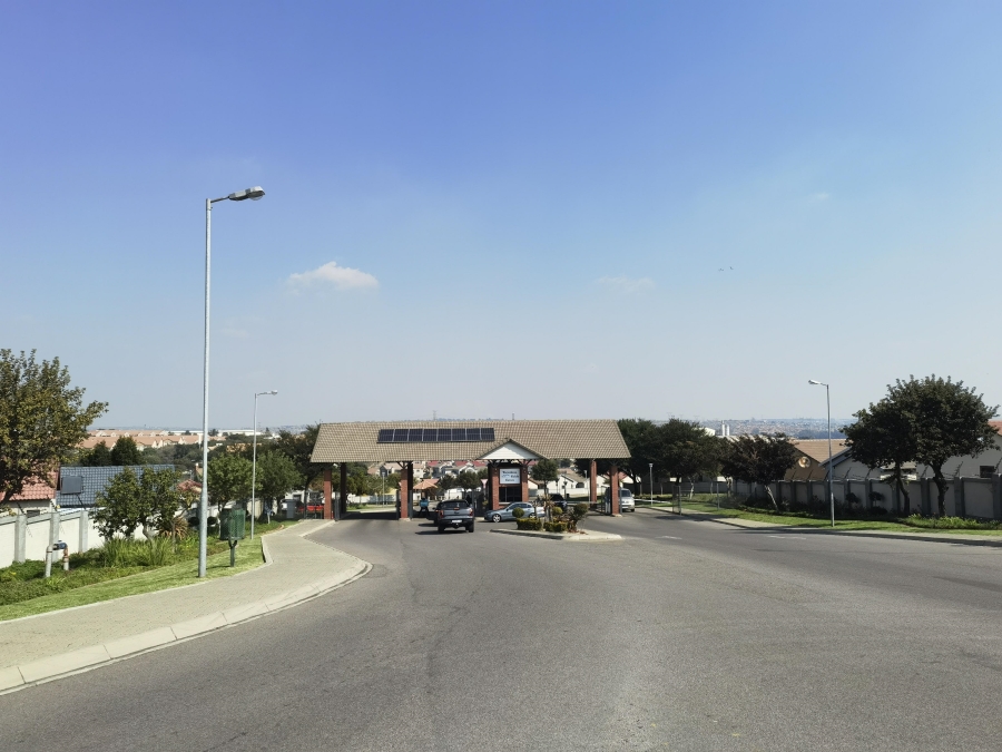 3 Bedroom Property for Sale in Kosmosdal Gauteng