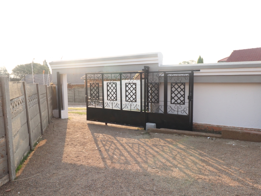 3 Bedroom Property for Sale in Esther Park Gauteng