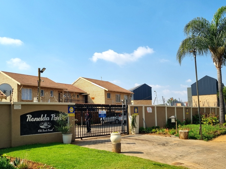 1 Bedroom Property for Sale in Willow Park Manor Gauteng