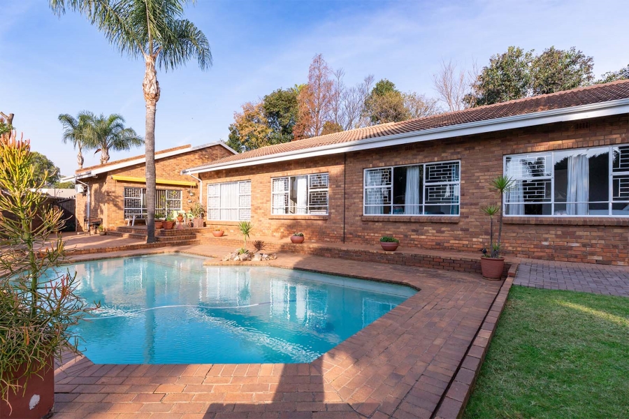 4 Bedroom Property for Sale in Glen Marais Gauteng