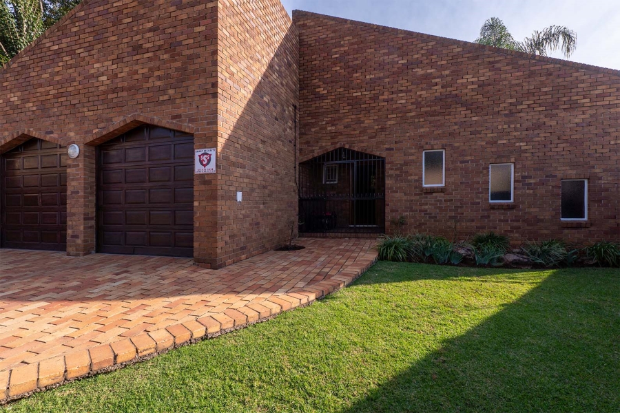 4 Bedroom Property for Sale in Glen Marais Gauteng