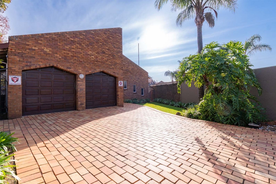 4 Bedroom Property for Sale in Glen Marais Gauteng