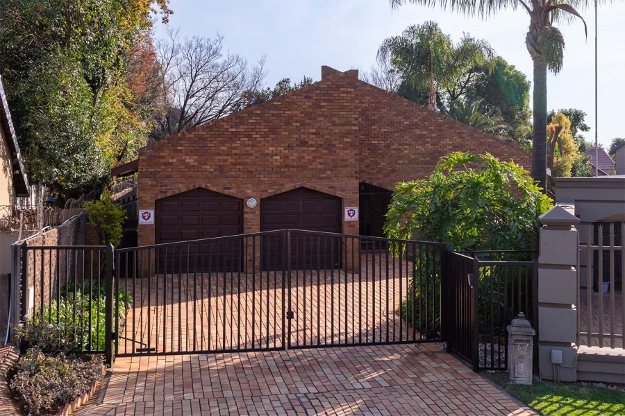 4 Bedroom Property for Sale in Glen Marais Gauteng