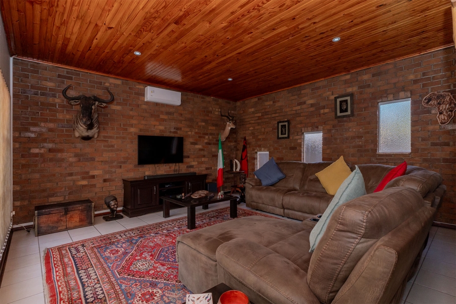 4 Bedroom Property for Sale in Glen Marais Gauteng